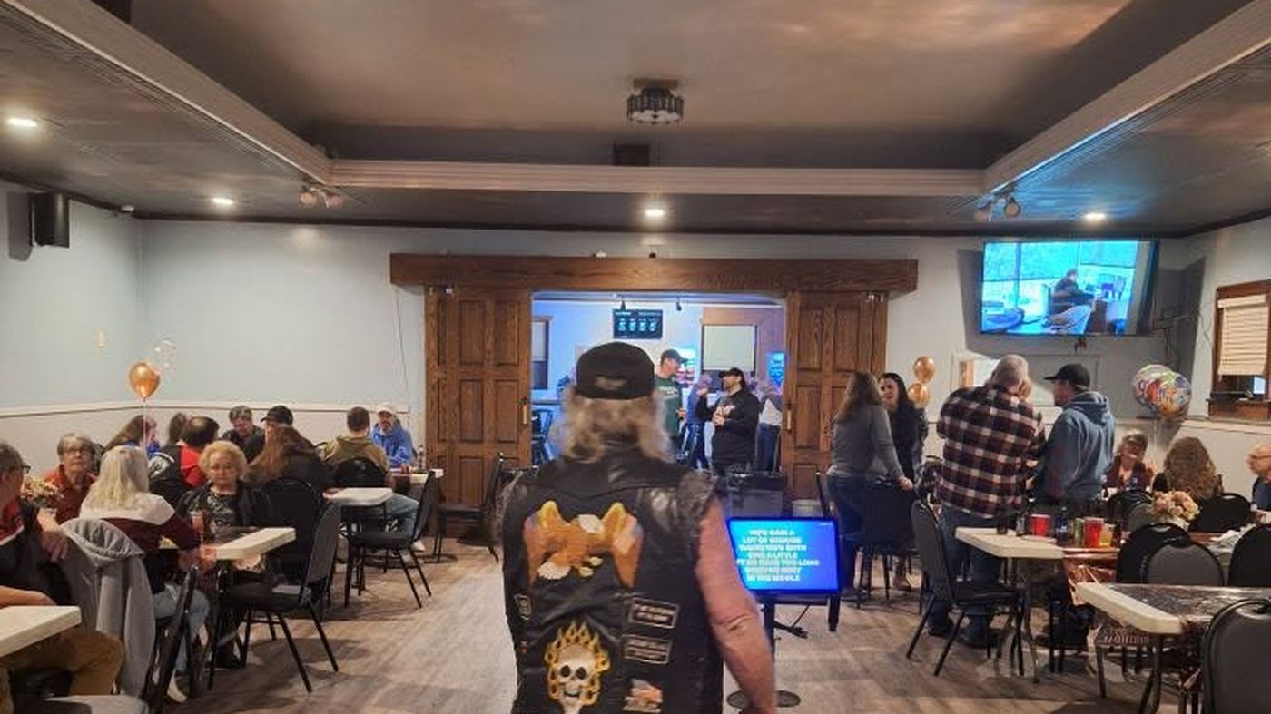 A singer takes the mic at one of BillyO's karaoke nights